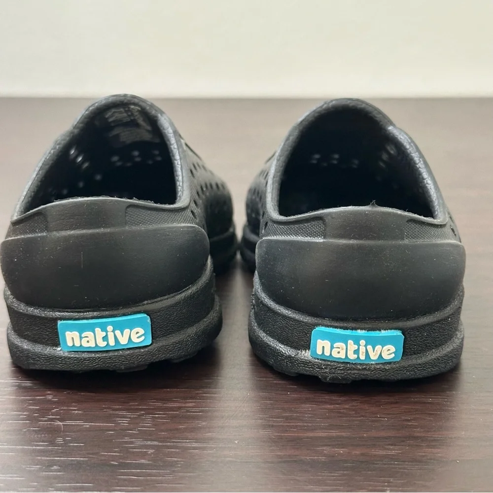 Native Robbie Sugarlite Slip-On Shoe Black Size 4 Kids, Waterproof, Outdoor, New